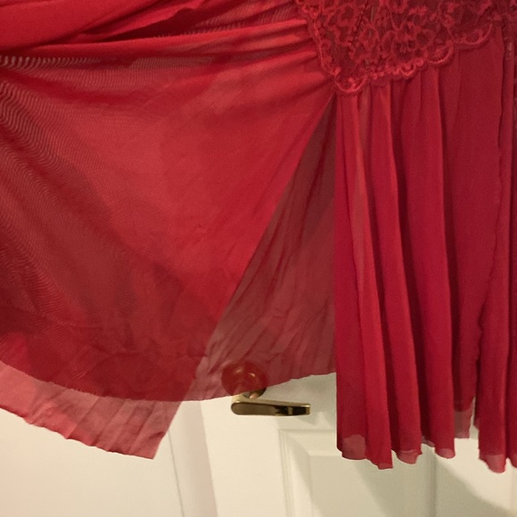 ! 2XL 2X women’s red babydoll lingerie dress with slits and lace - Picture 3 of 4